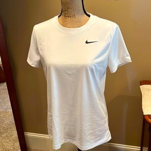 NIKE DRI-FIT T-SHIRT IN SIZE MEDIUM…NEW WITHOUT TAGS…100% POLYESTER…NICE!!!